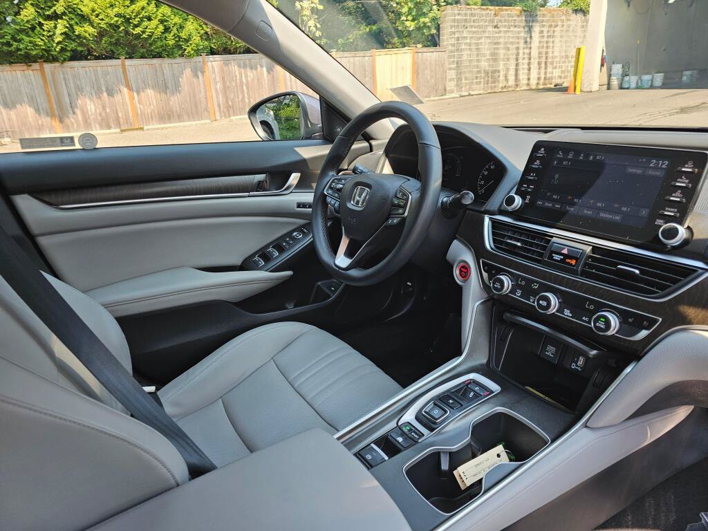 Certified 2018 Honda Accord Touring image 10