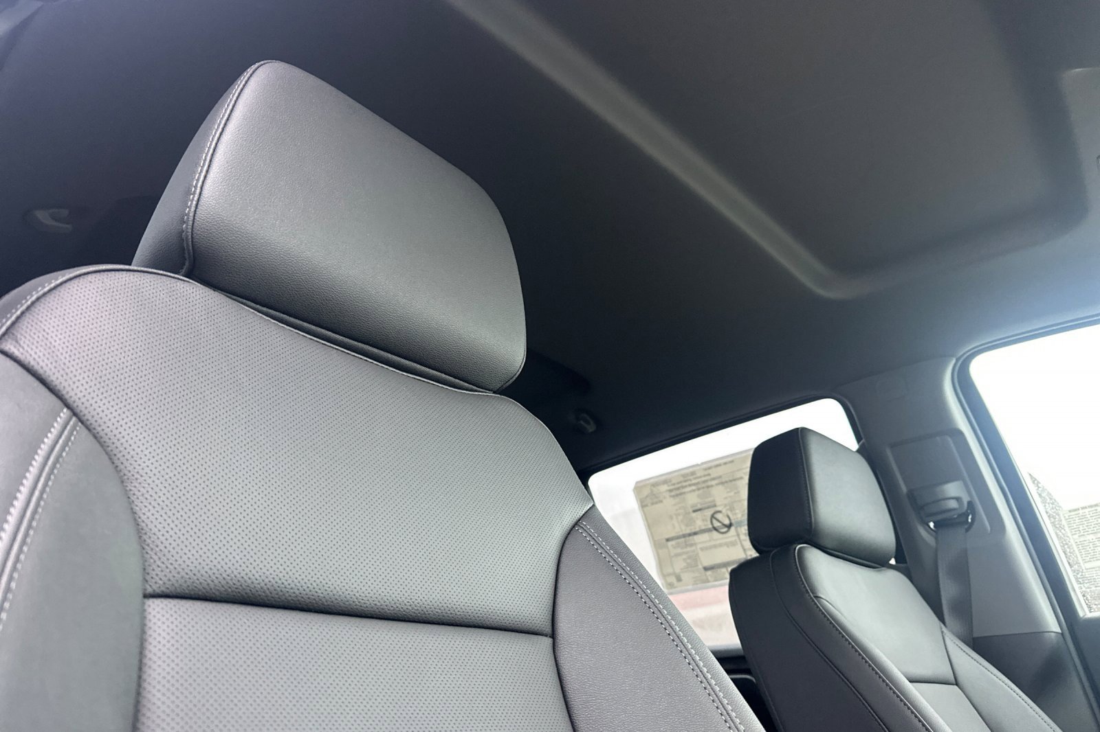 New 2026 GMC Sierra 1500 SLT w/ SLT Convenience Package image 17