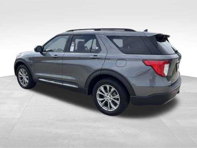 Used 2023 Ford Explorer XLT w/ Equipment Group 202A AWD/4WD image 3
