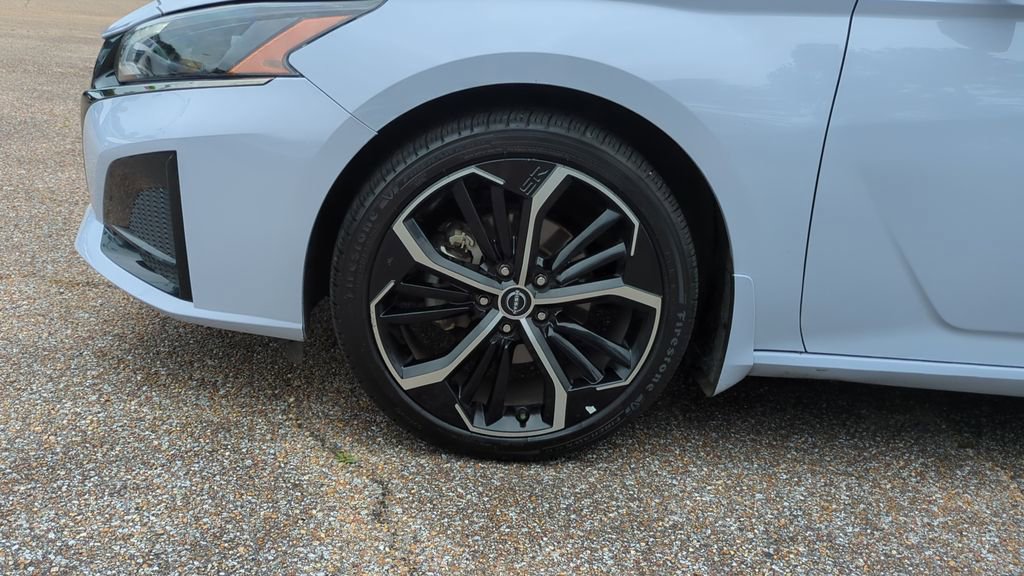 Used 2025 Nissan Altima 2.5 SR w/ SR Premium Package FWD image 10
