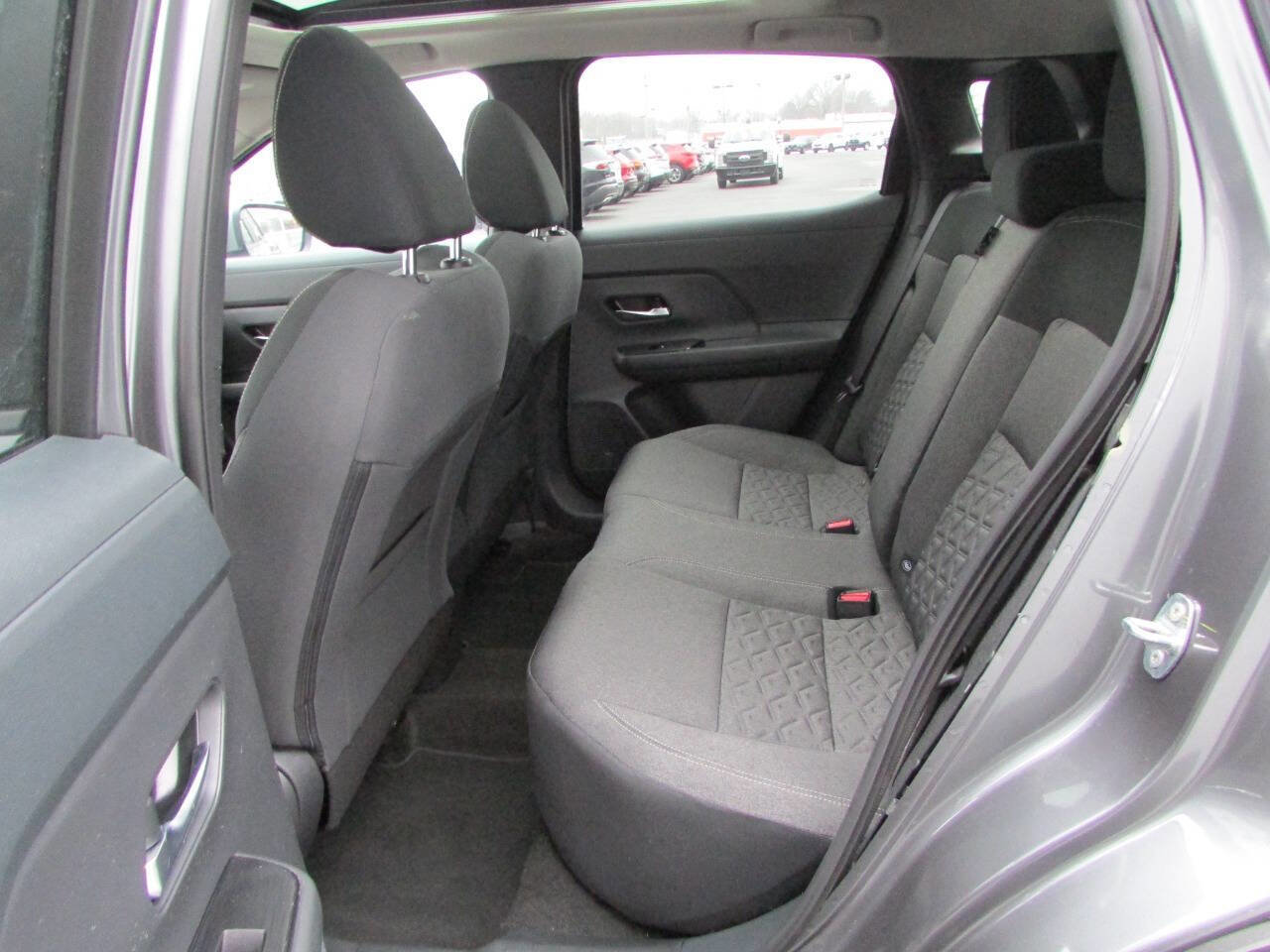 Used 2025 Nissan Kicks SV w/ SV Premium Package image 5