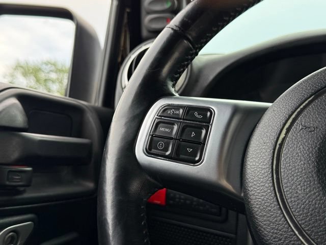 Used 2016 Jeep Wrangler Unlimited Rubicon AWD/4WD image 9