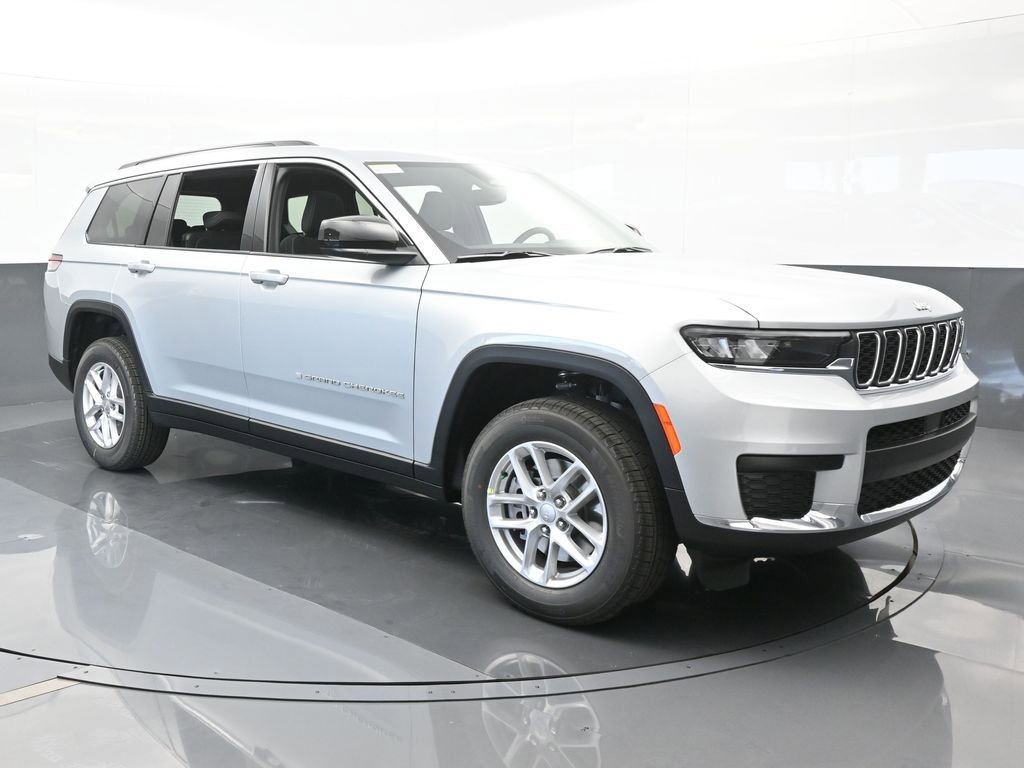 Used 2024 Jeep Grand Cherokee L Laredo RWD image 8