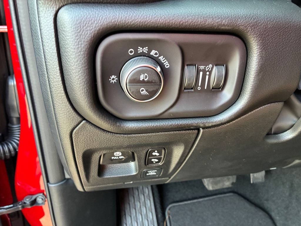 New 2027 RAM 1500 Laramie w/ Laramie Preferred Package AWD/4WD image 18