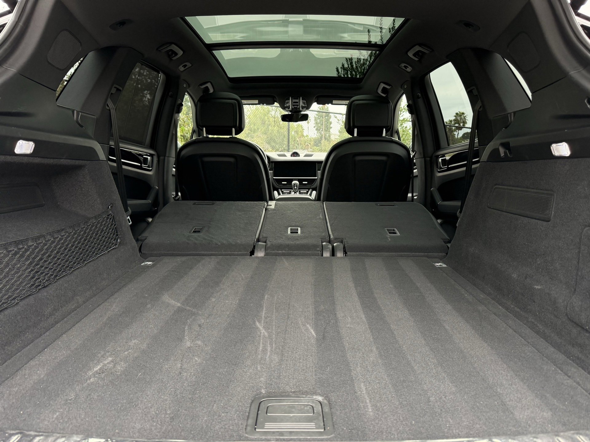 Certified 2022 Porsche Cayenne Platinum Edition image 35