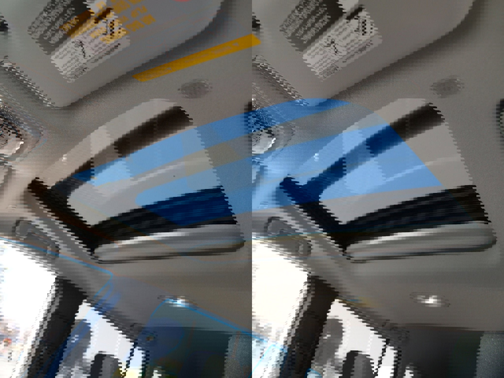 Used 2025 Toyota Corolla Cross LE image 6