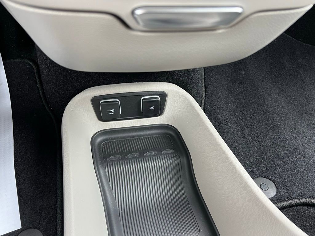 Used 2020 Chrysler Pacifica Touring w/ Tire & Wheel Group FWD image 37