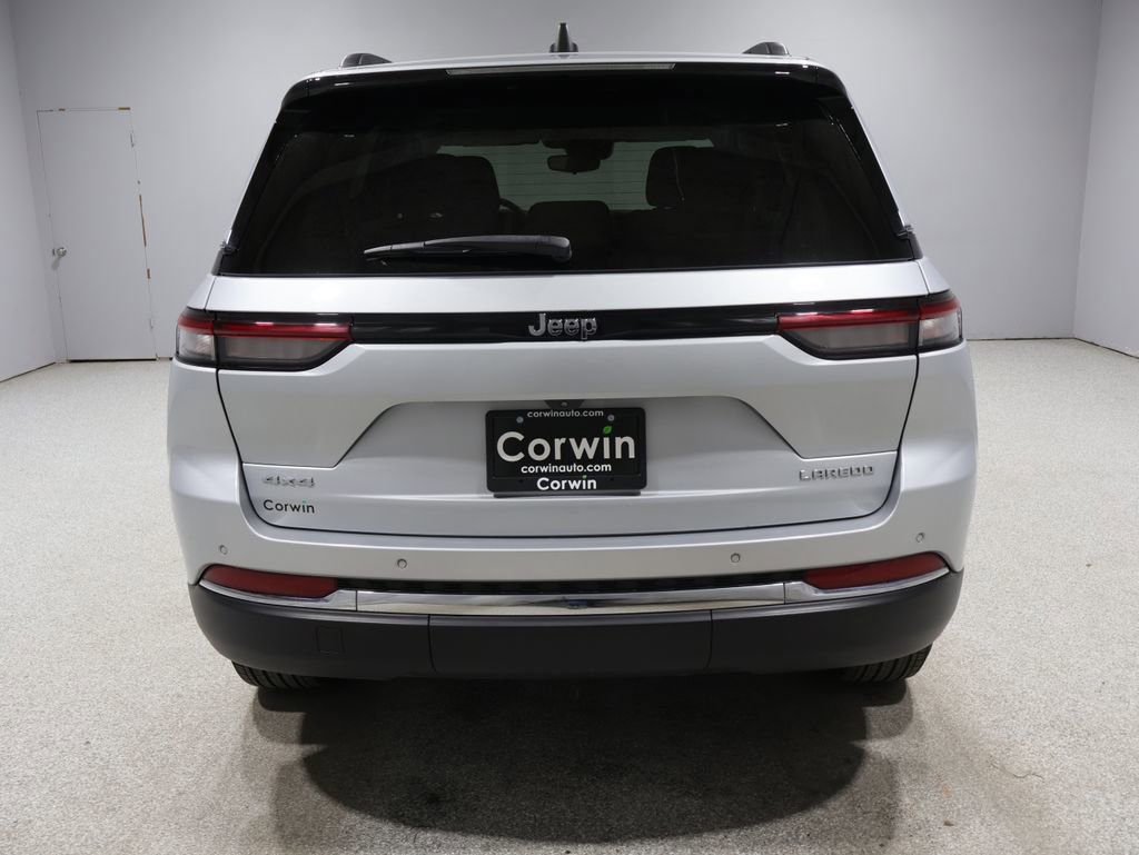Used 2023 Jeep Grand Cherokee Laredo w/ Luxury Tech Group I AWD/4WD image 3