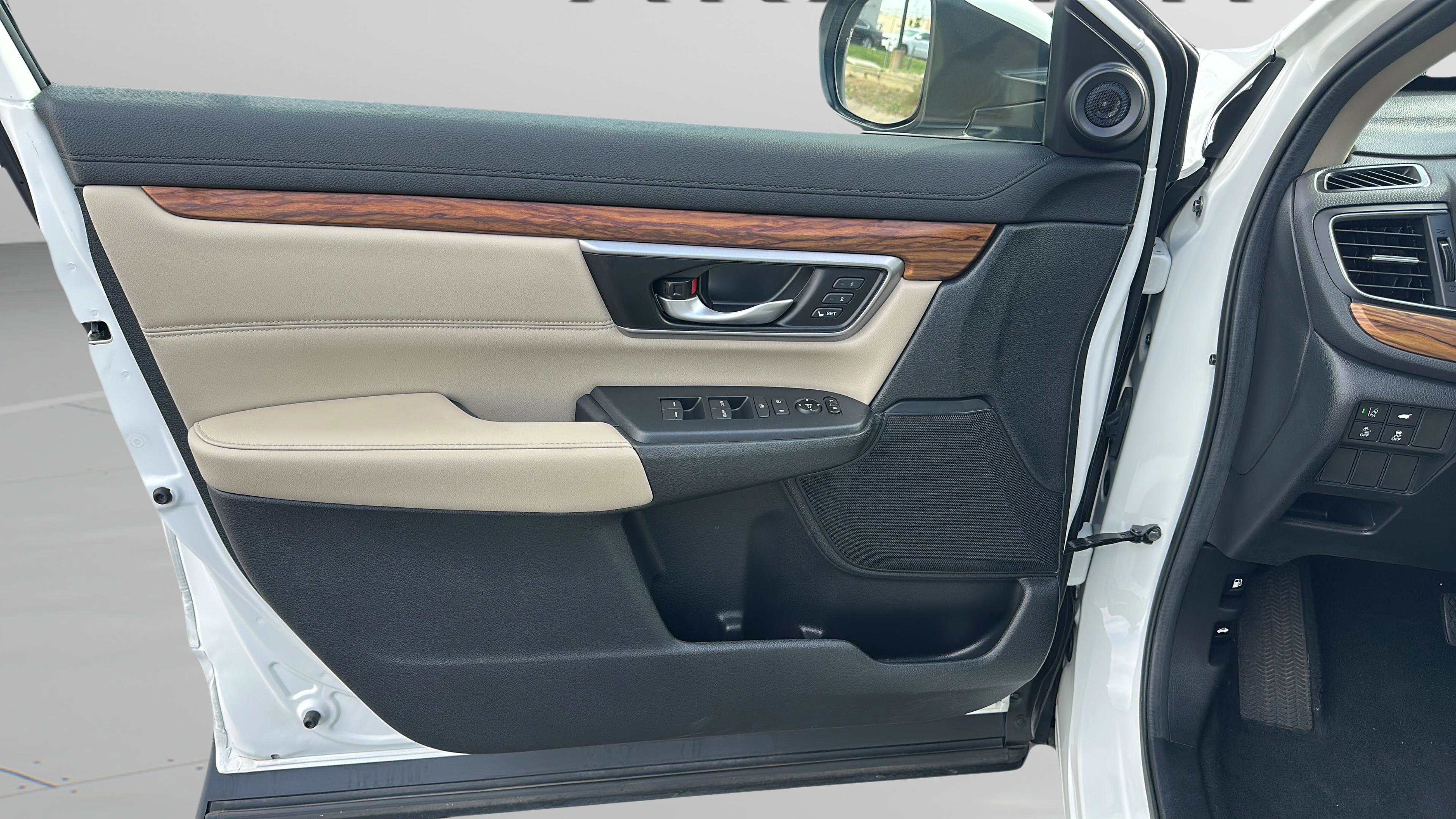 Used 2018 Honda CR-V Touring image 11