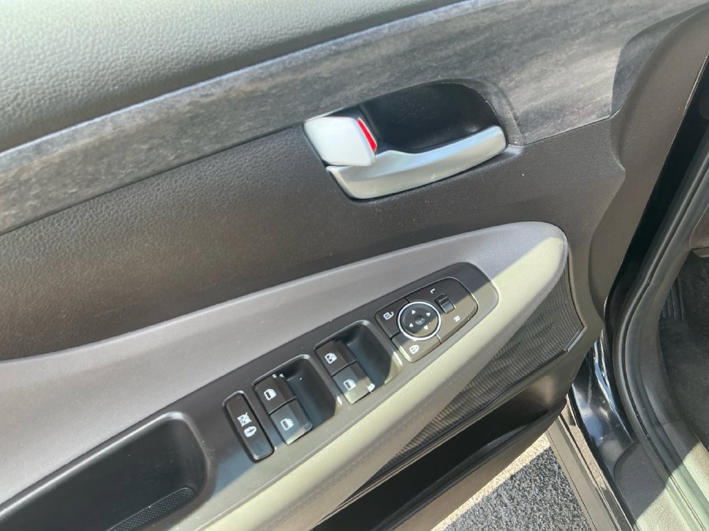 Used 2019 Hyundai Santa Fe SE FWD image 16