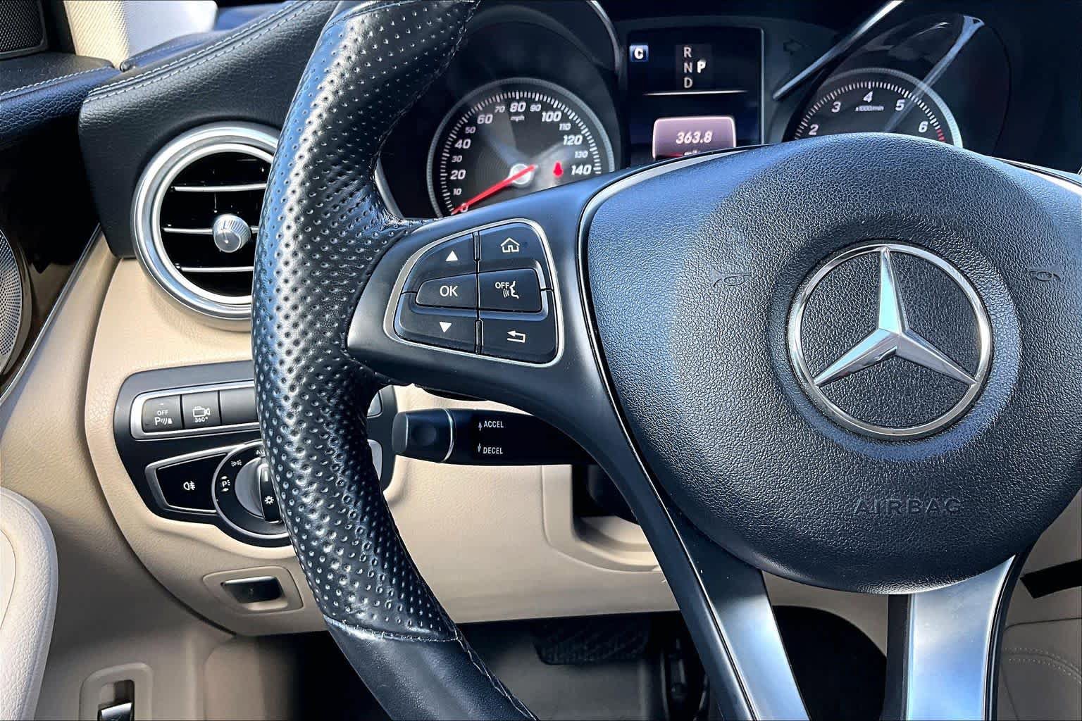 Used 2019 Mercedes-Benz GLC 300 4MATIC image 24