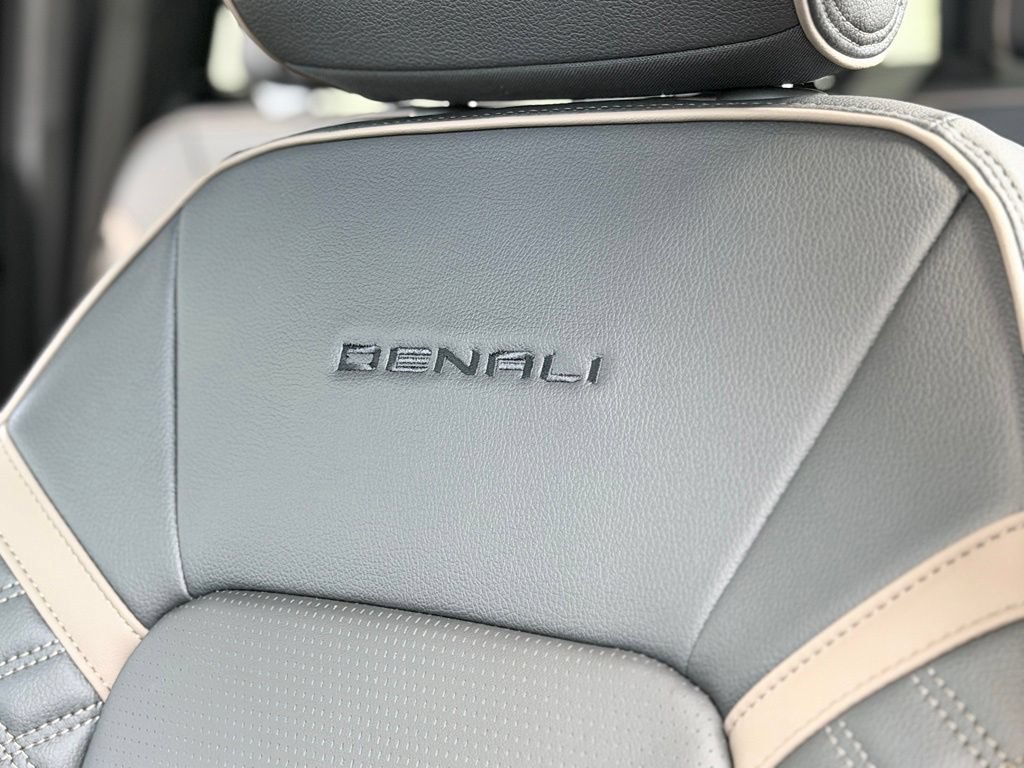 New 2026 GMC Canyon Denali w/ LPO, Denali Black Edition AWD/4WD image 17