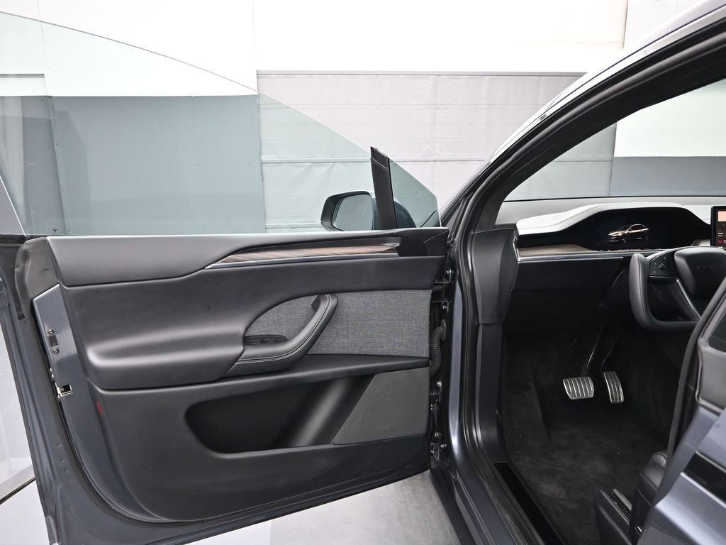 Used 2023 Tesla Model X image 7