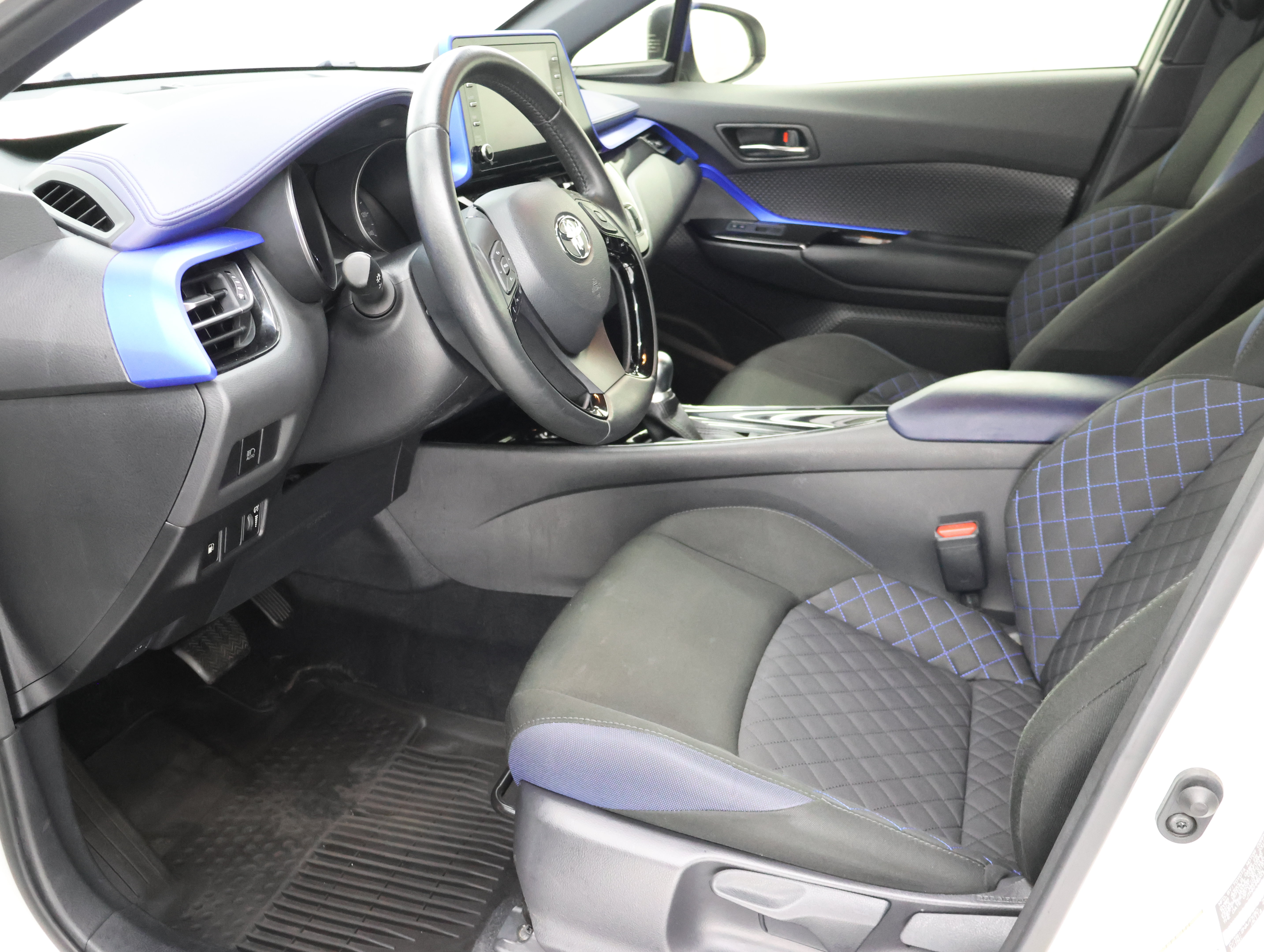 Used 2020 Toyota C-HR XLE FWD image 8