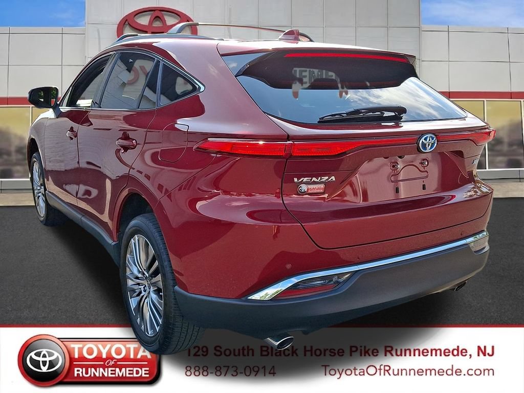 Certified 2024 Toyota Venza XLE AWD/4WD image 4