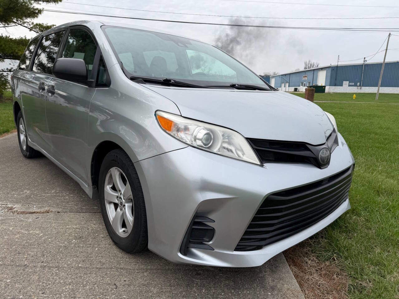 Used 2020 Toyota Sienna L image 3