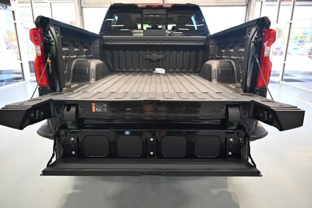 New 2026 Chevrolet Silverado 1500 ZR2 AWD/4WD image 9