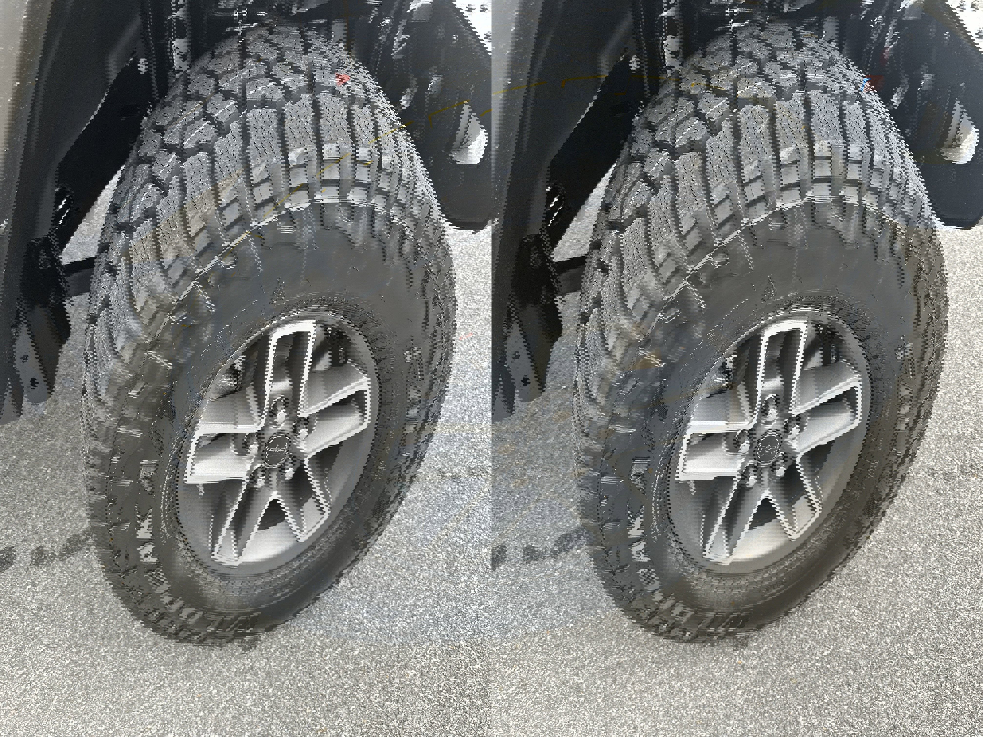 New 2025 Jeep Gladiator Mojave image 30