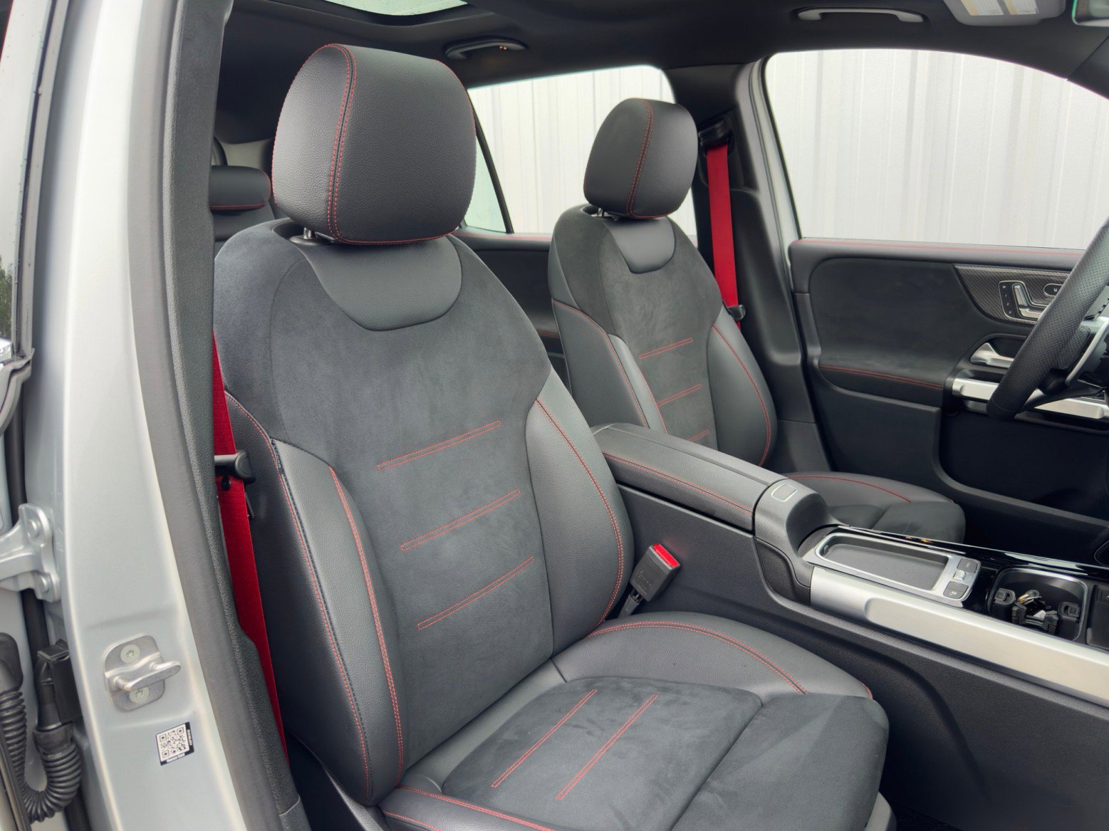 Used 2024 Mercedes-Benz GLB 35 AMG 4MATIC image 47