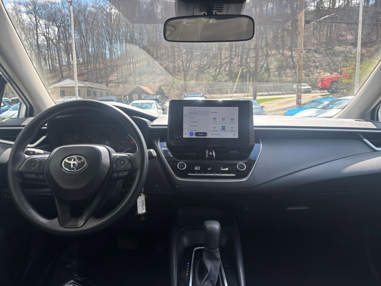 Used 2025 Toyota Corolla LE image 32