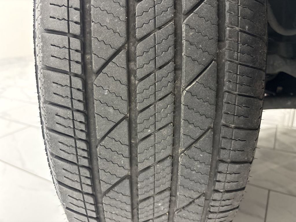 Used 2023 GMC Yukon XL SLE w/ Gmc Pro Safety Plus Package RWD image 37