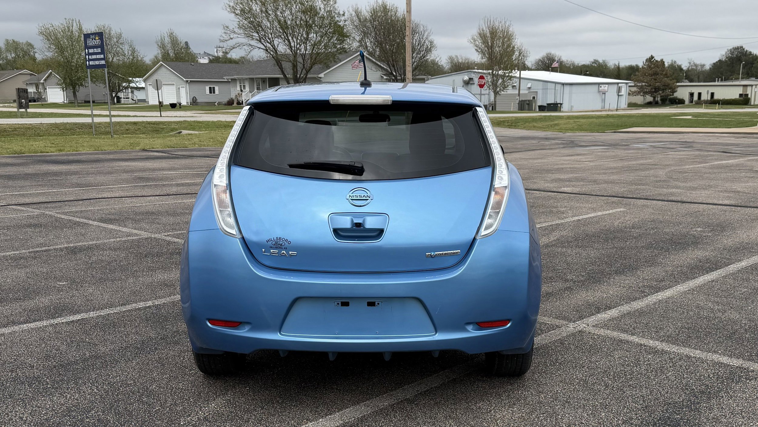 Used 2014 Nissan Leaf S FWD image 4