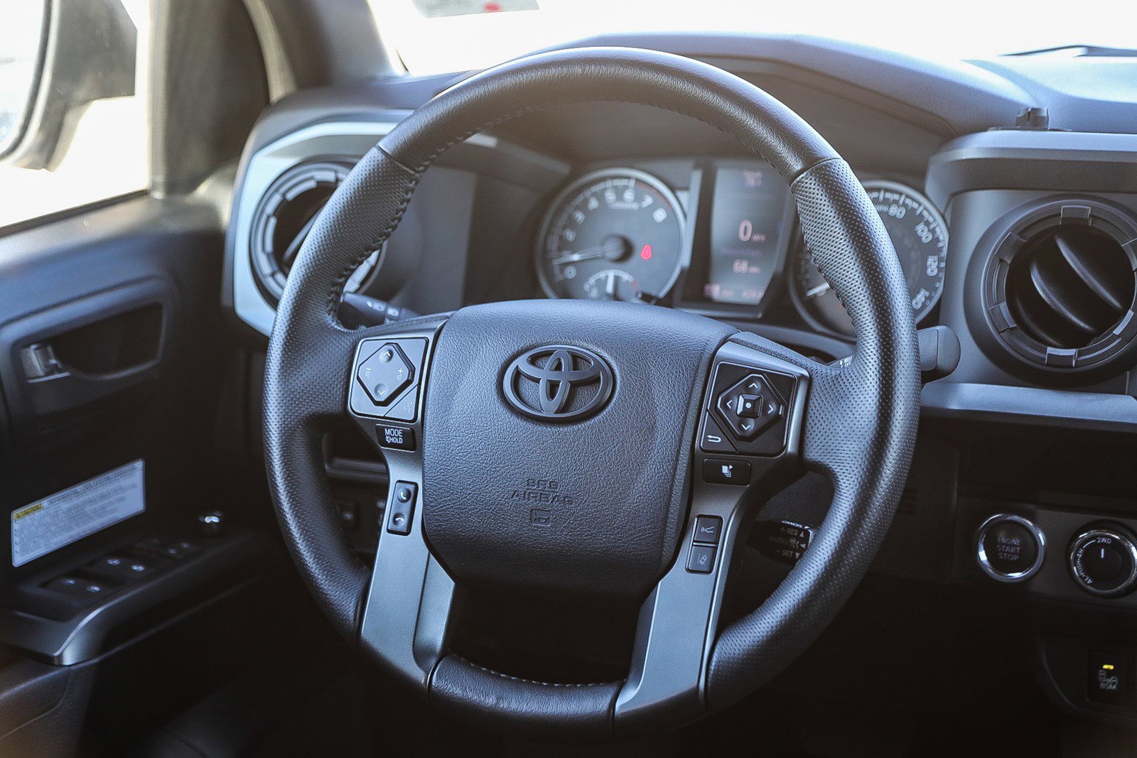 Used 2018 Toyota Tacoma TRD Off-Road image 17