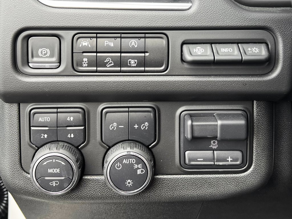 Used 2024 Chevrolet Suburban High Country image 32