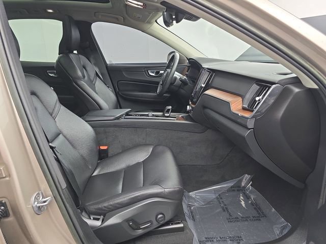 Used 2023 Volvo XC60 B5 Plus w/ Protection Package Premier image 39