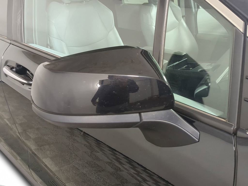Used 2025 Toyota Sienna XLE image 12