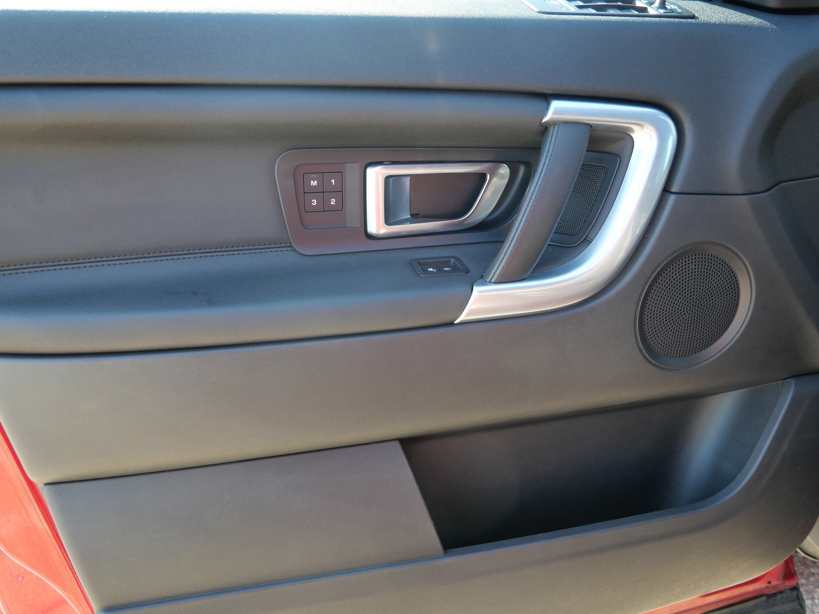 Used 2016 Land Rover Discovery Sport HSE image 14