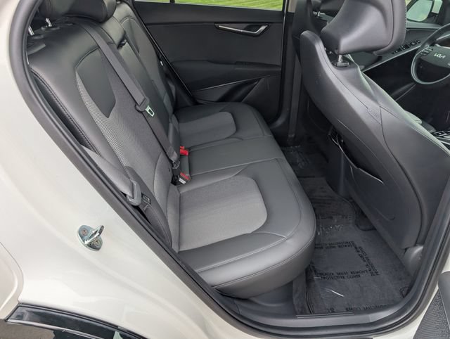 Used 2024 Kia Niro EX Touring FWD image 6