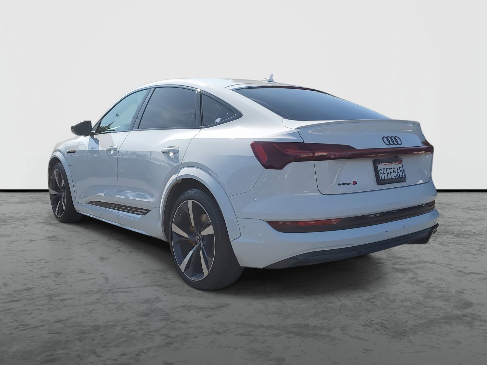 Used 2022 Audi e-tron S Premium Plus w/ 21" Black Optic Package image 3