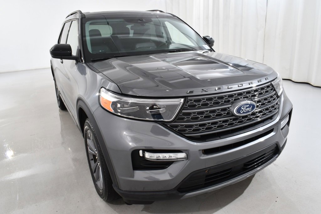Used 2022 Ford Explorer XLT w/ Equipment Group 202A image 4