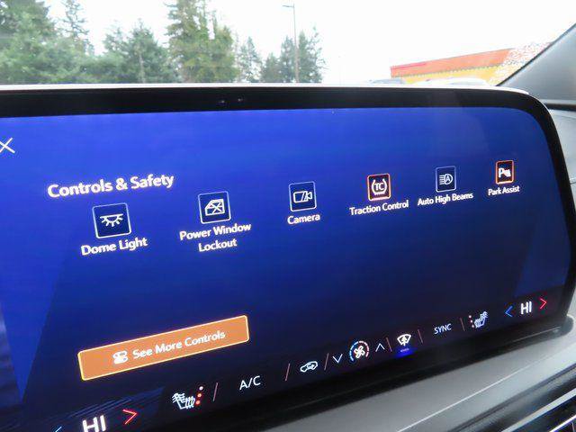 Used 2025 Chevrolet Traverse LT AWD/4WD image 22