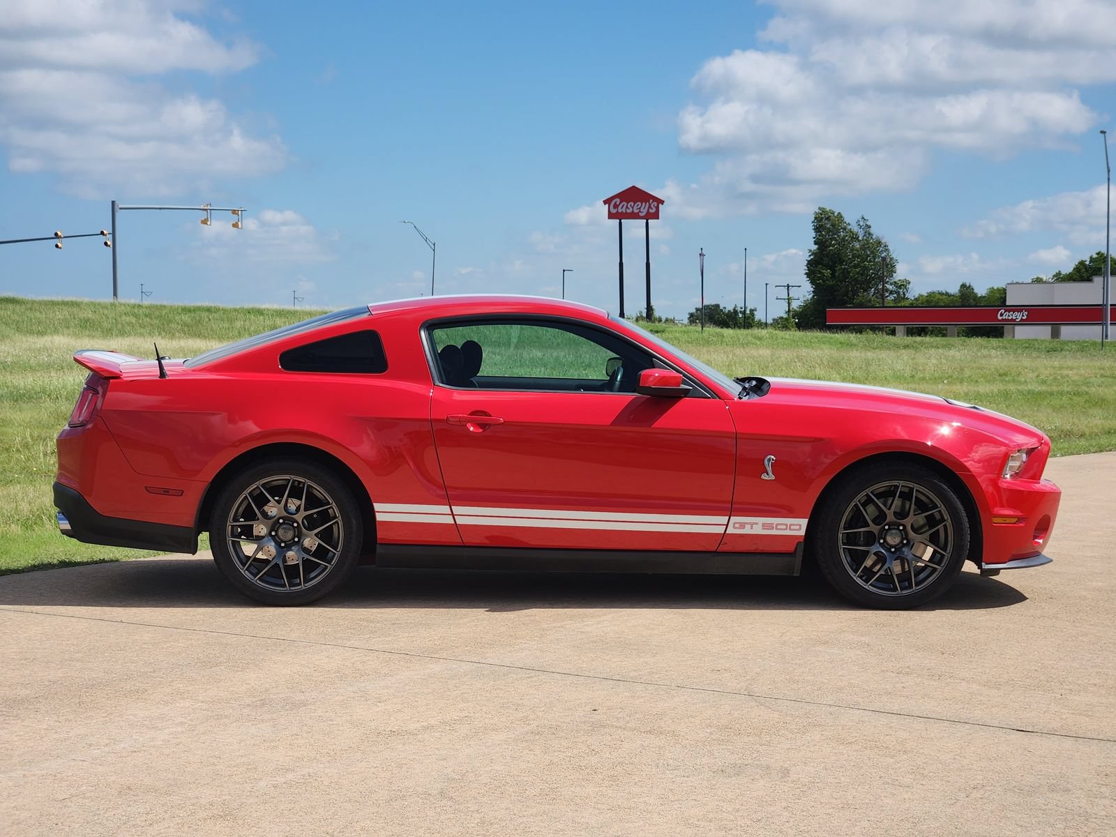 Used 2010 Ford Mustang Shelby GT500 RWD image 7