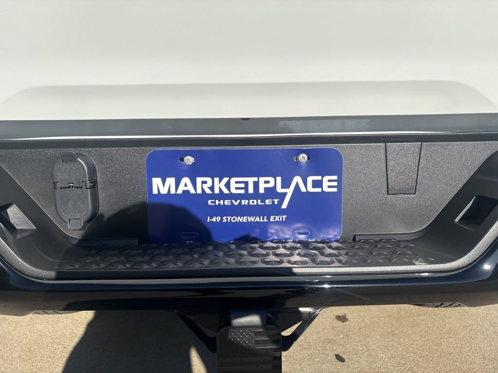 Used 2025 Chevrolet Colorado Z71 w/ Technology Package image 14