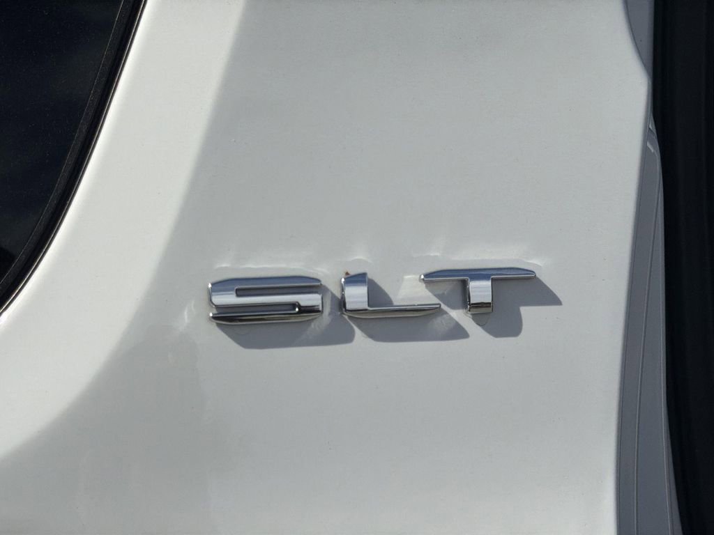Used 2023 GMC Acadia SLT w/ Preferred Package image 28