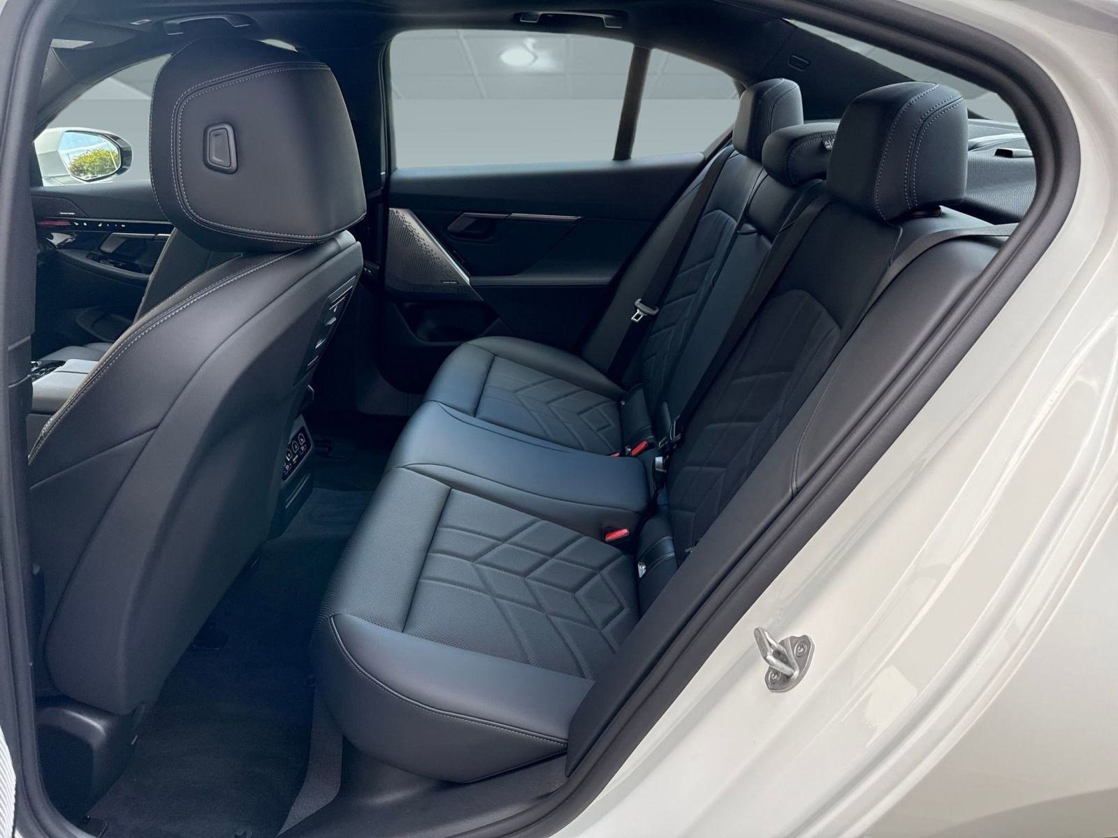 Used 2026 BMW 530i 530i w/ Premium Package image 13