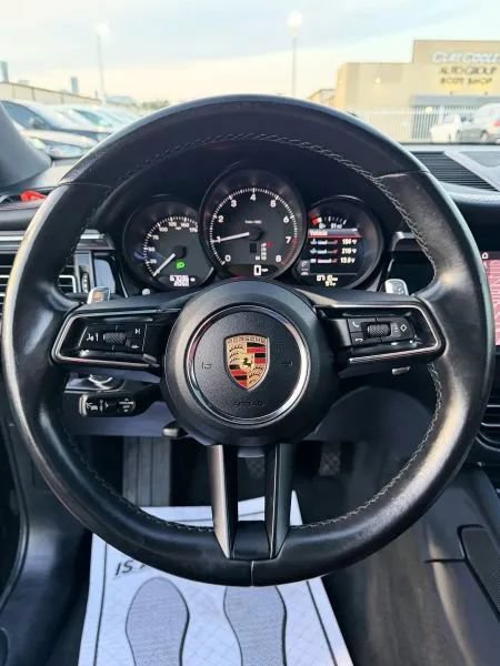 Used 2023 Porsche Macan AWD/4WD image 28