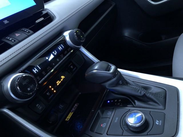 Used 2023 Toyota RAV4 Limited image 29