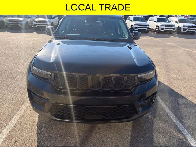 Used 2024 Jeep Grand Cherokee Limited w/ Black Appearance Package AWD/4WD image 4