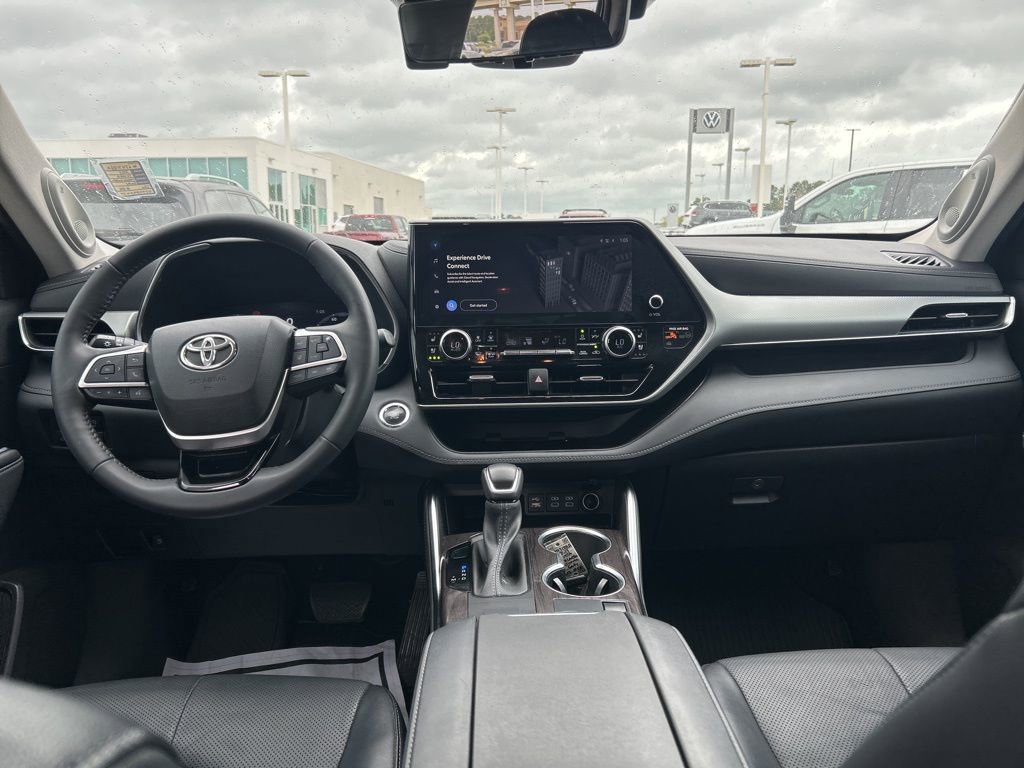 Used 2023 Toyota Highlander Platinum FWD image 14