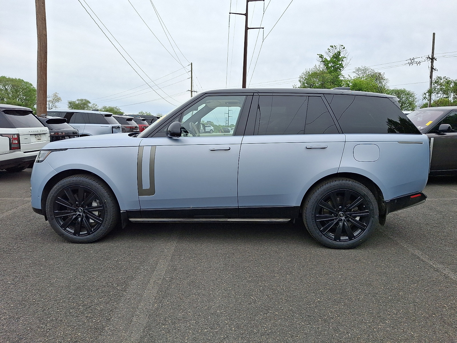 Used 2025 Land Rover Range Rover SE AWD/4WD image 3