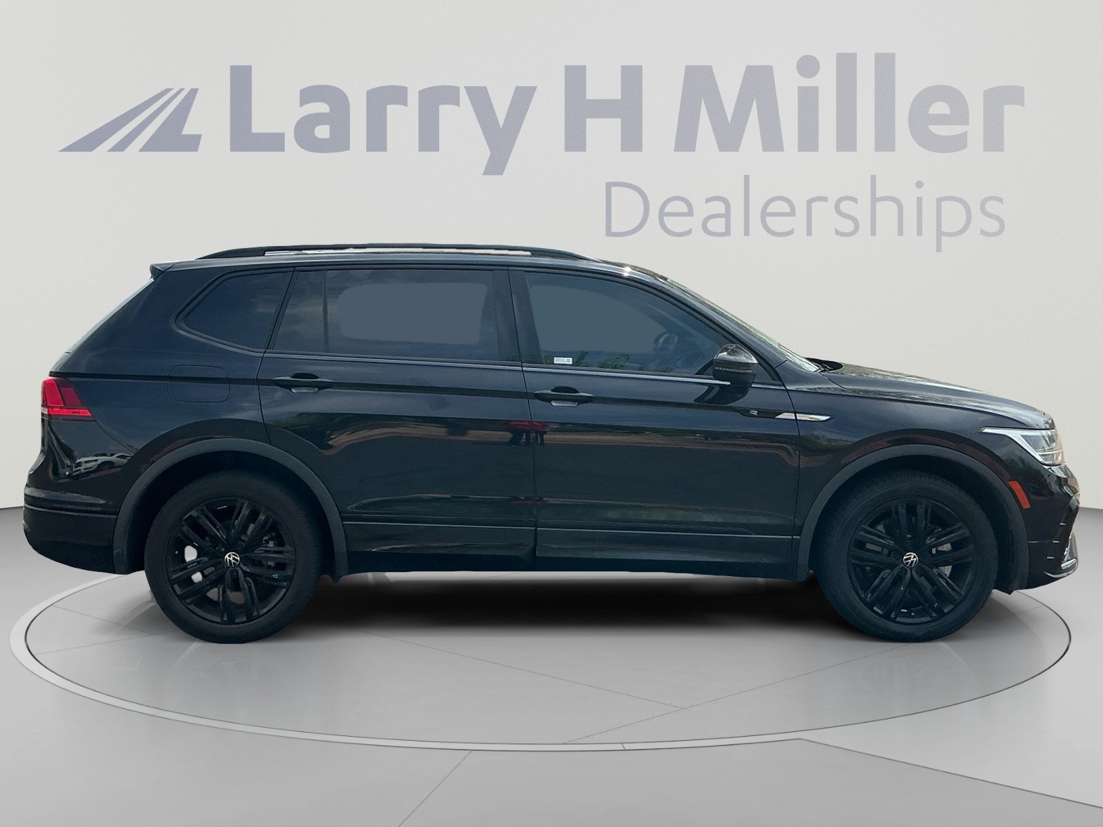 Used 2022 Volkswagen Tiguan SE R-Line FWD image 6