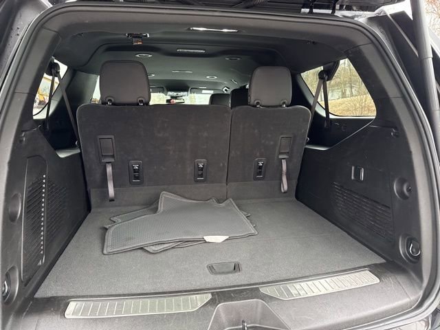 Used 2025 Chevrolet Suburban Z71 image 10