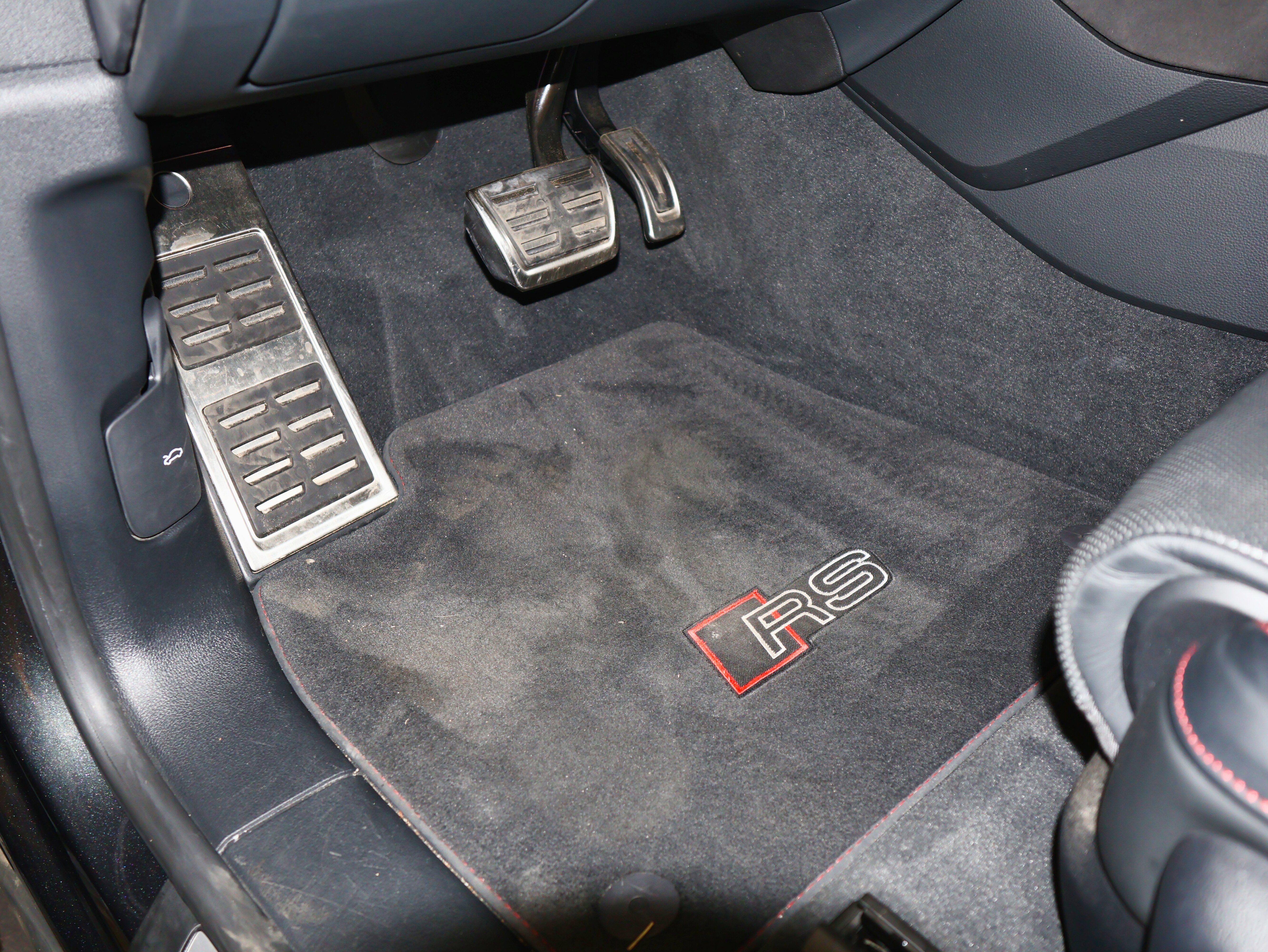 Used 2022 Audi RS Q8 w/ Black Optic Package image 25