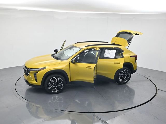 Used 2025 Chevrolet Trax RS w/ Driver Confidence Package image 45