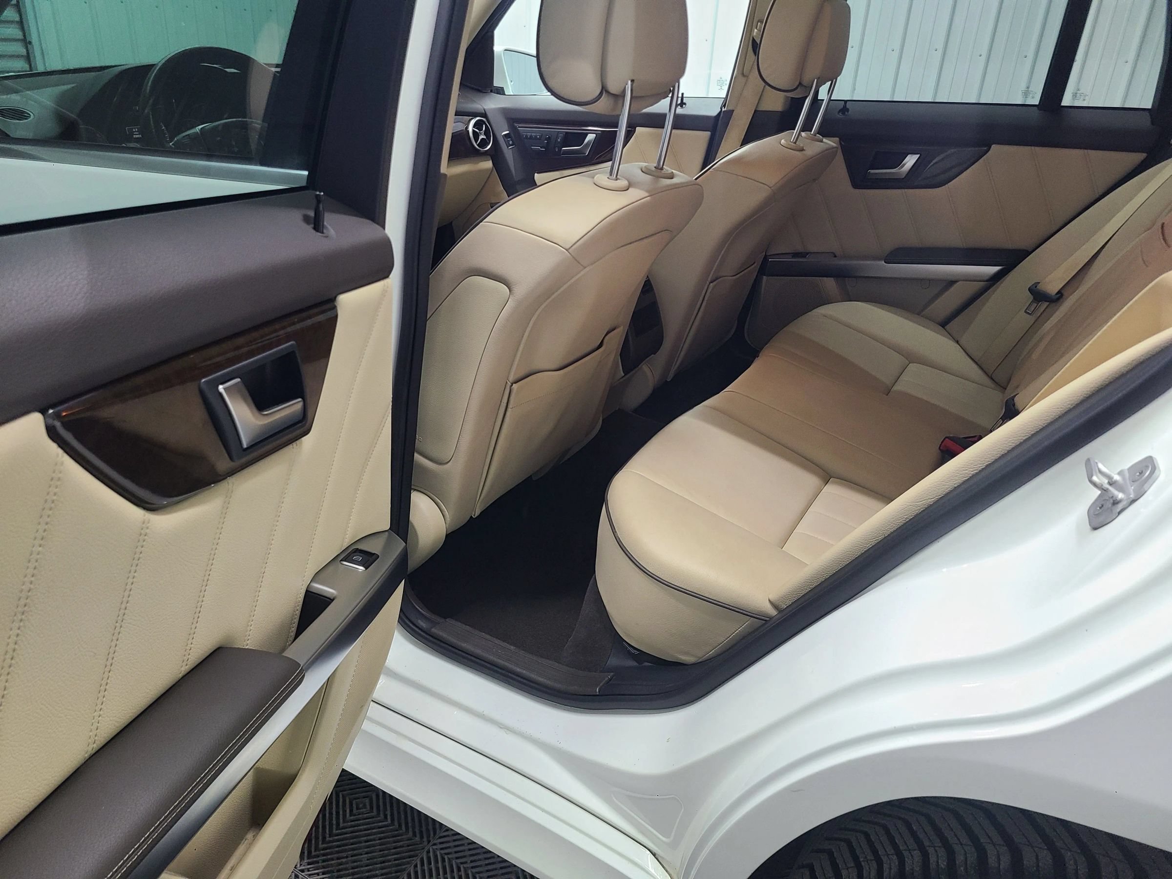 Used 2014 Mercedes-Benz GLK 350 4MATIC w/ Premium 1 Package image 35
