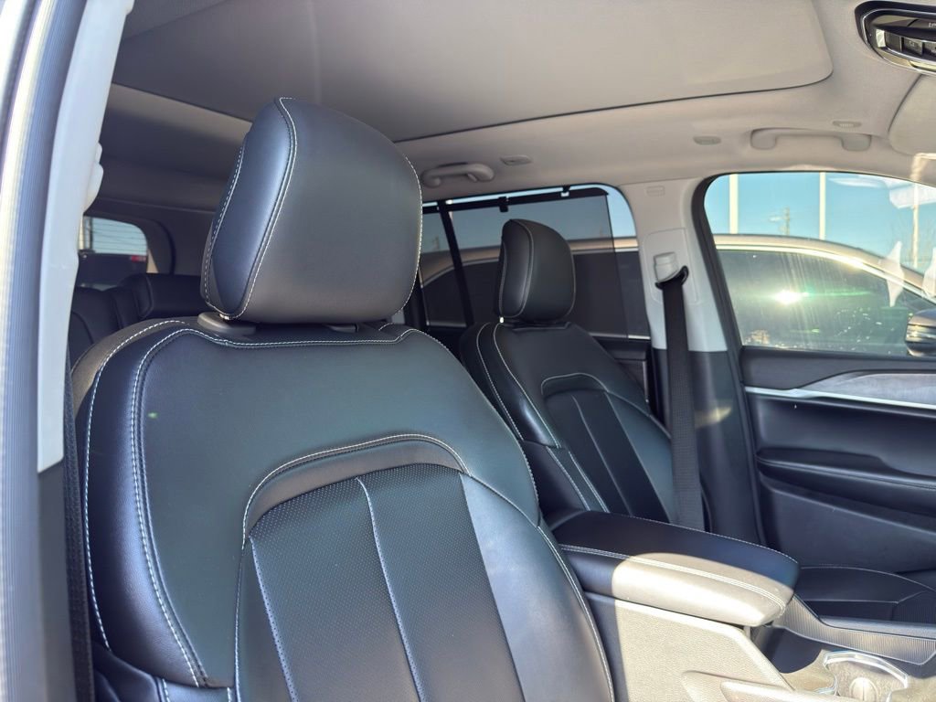 Used 2024 Jeep Grand Cherokee Limited w/ Luxury Tech Group II image 34